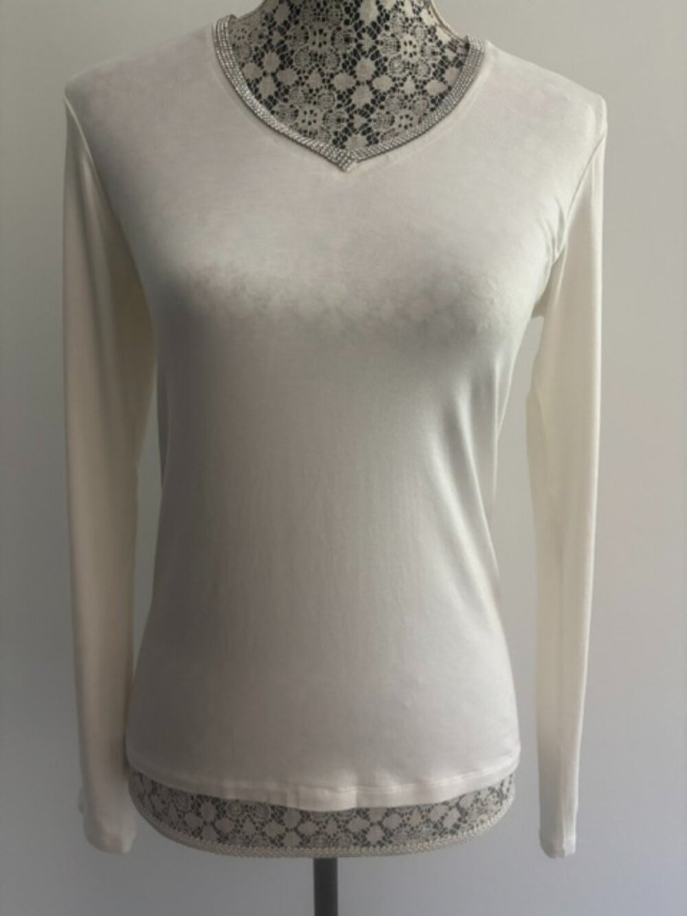 NWT Majestic Paris White Long Sleeve V-Neck with Rhinestone Detail - 2